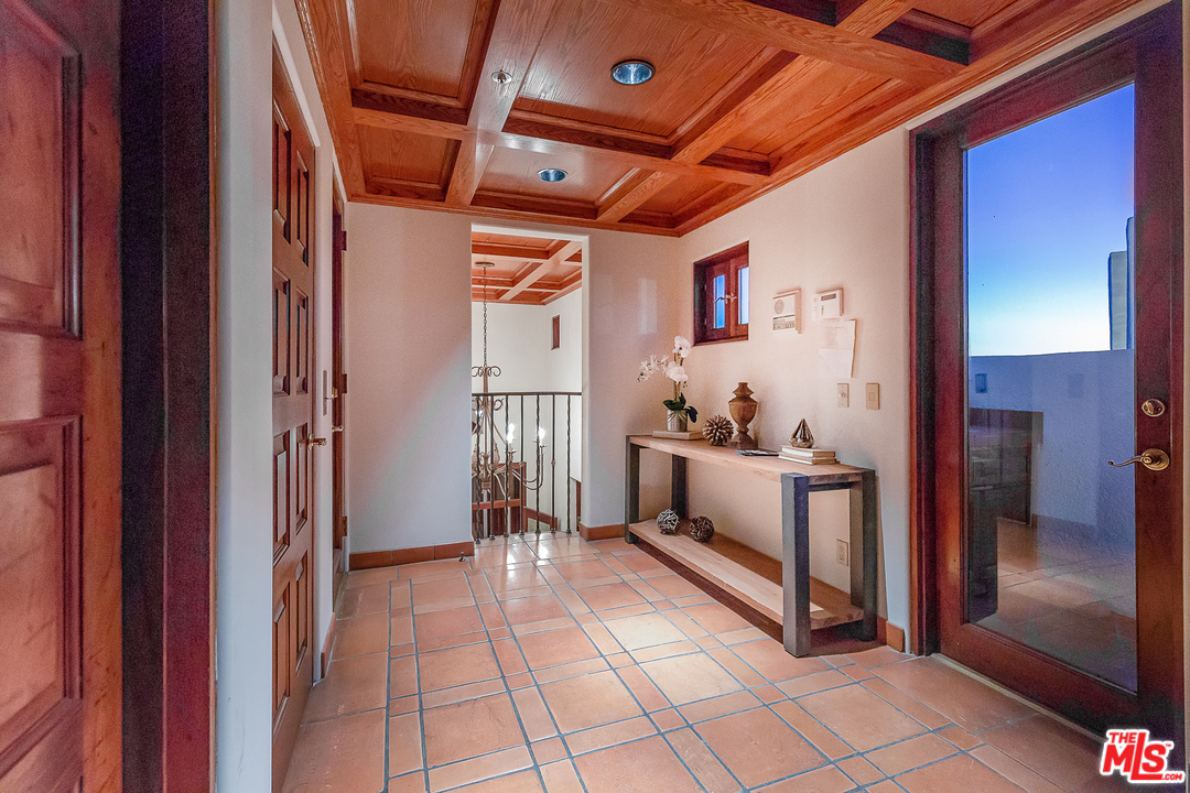 1381 Summitridge Drive Beverly Hills, CA 90210 - Photo 10 of 53