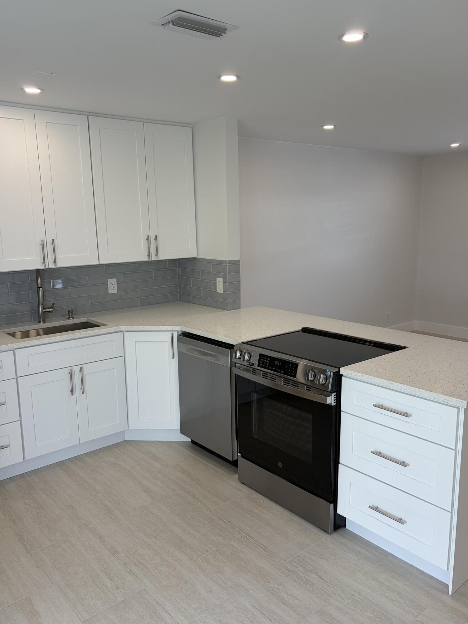 2812 Duke Lane Delray Beach, FL 33445 - Photo 1 of 21 IMG_0939