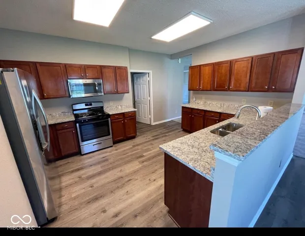 $2,800 | 12550 East 131st Street, Fishers, IN 46037