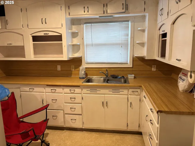 $999,000 | 1281 State Highway 99 North, Eugene, OR 97402