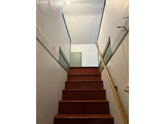 $999,000 | 1281 State Highway 99 North, Eugene, OR 97402