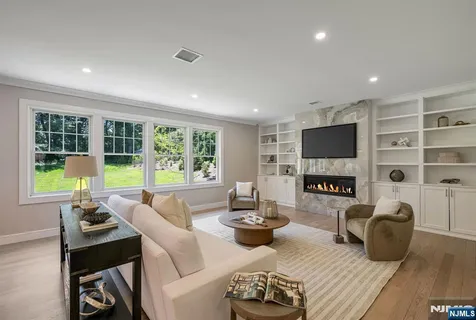 $3,499,000 | 520 Clinton Avenue, Wyckoff, NJ 07481