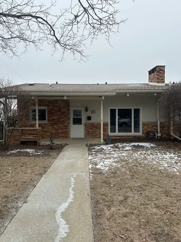 $215,000 | 2211 Benjamin Lane, Bloomington, IL 61701