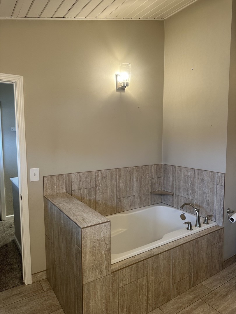 2211 Benjamin Lane Bloomington, IL 61701 - Photo 15 of 42