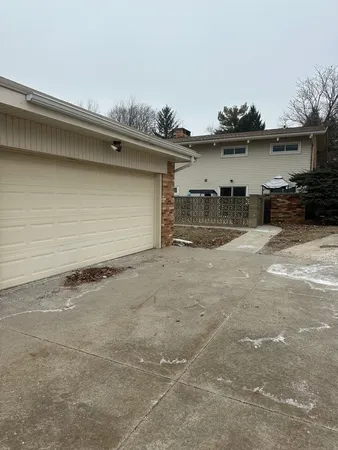 $215,000 | 2211 Benjamin Lane, Bloomington, IL 61701