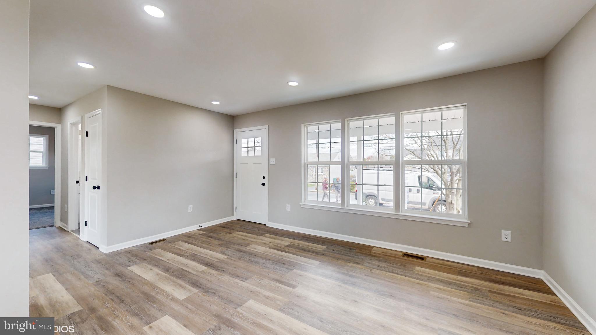 722 Fourth Avenue Croydon, PA 19021 - Photo 2 of 27 Family Room/Living Room