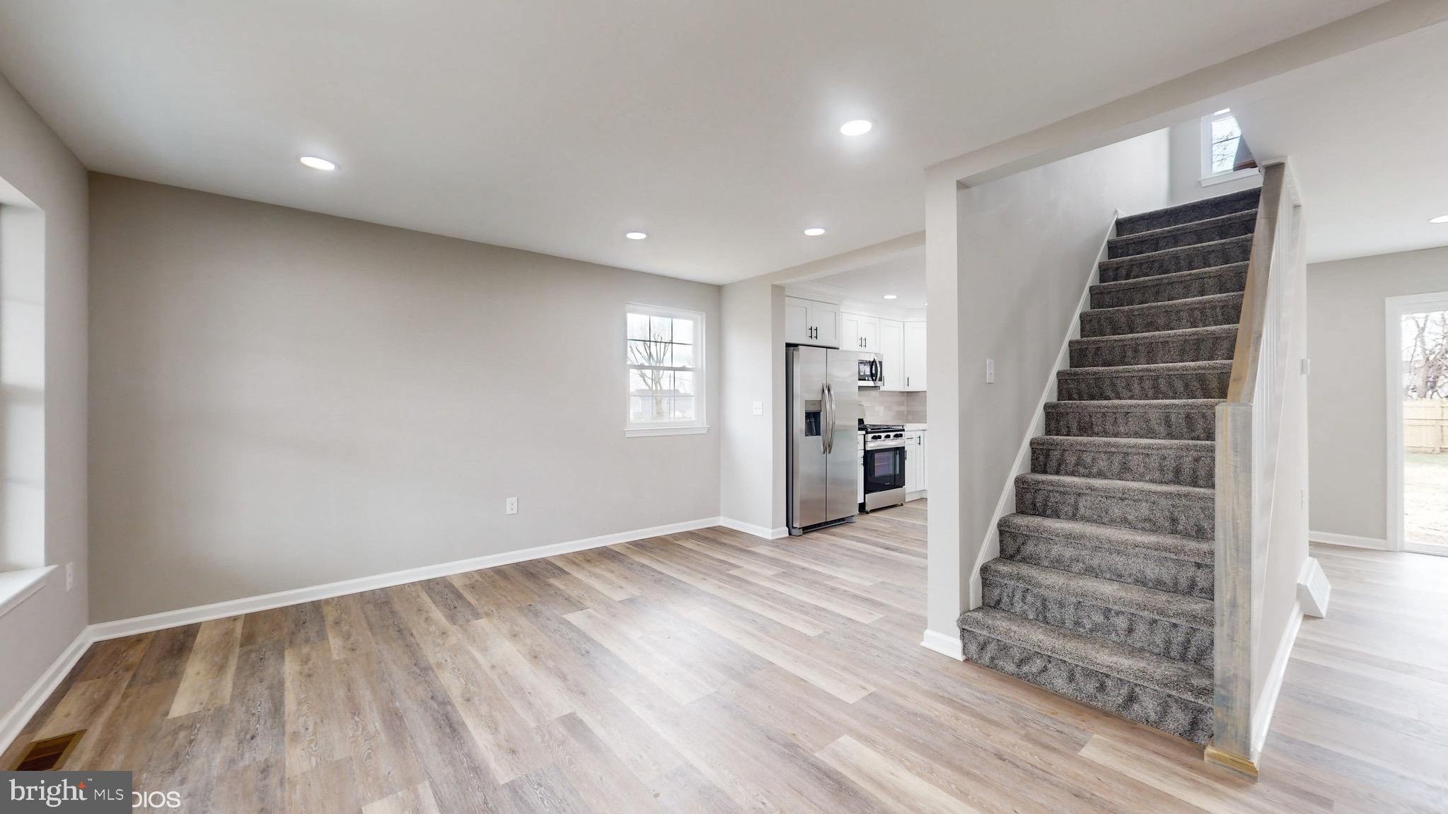 722 Fourth Avenue Croydon, PA 19021 - Photo 4 of 27 Family Room/Living Room