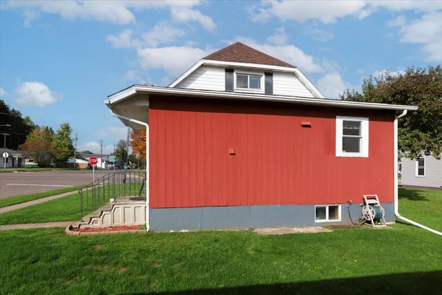 $185,900 | 100 Grover Street, Ridgeland, WI 54763