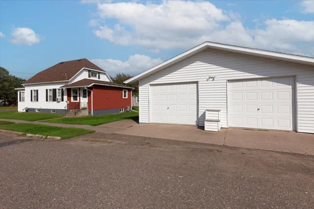 $185,900 | 100 Grover Street, Ridgeland, WI 54763