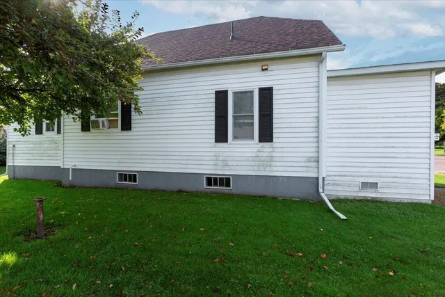 $185,900 | 100 Grover Street, Ridgeland, WI 54763