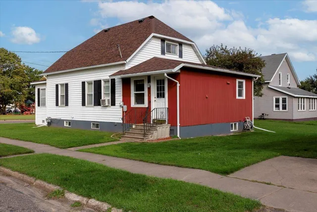 $185,900 | 100 Grover Street, Ridgeland, WI 54763