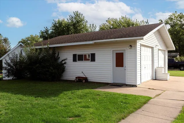 $185,900 | 100 Grover Street, Ridgeland, WI 54763
