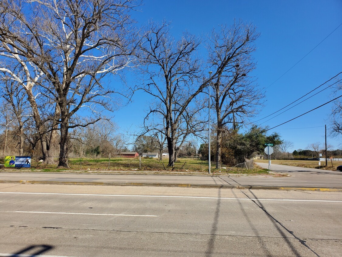 7204 Homestead Road Houston, TX 77028 - Photo 14 of 14 a view of a yard with yellow lighting