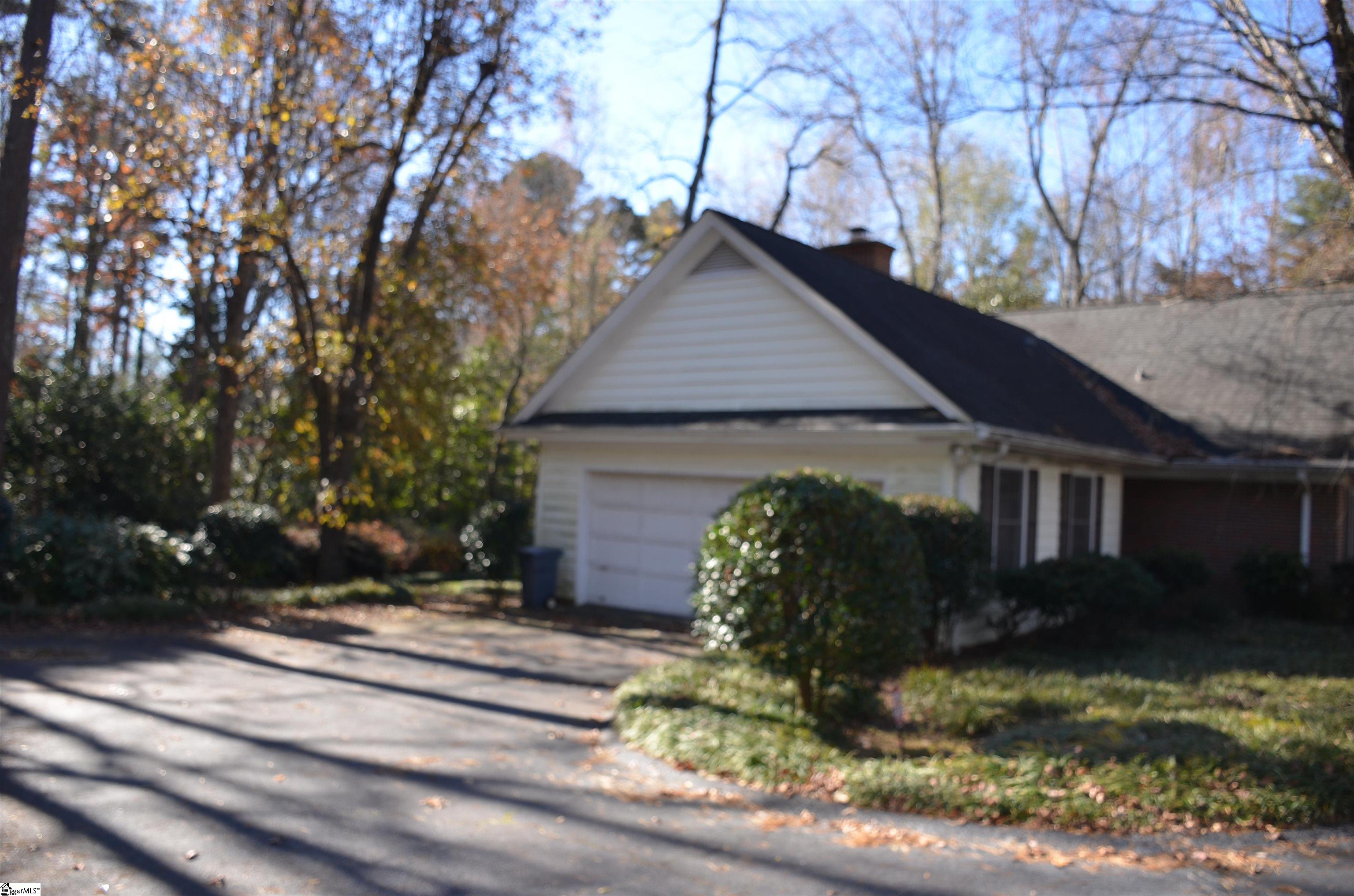 1109 Roe Ford Road Greenville, SC 29617 - Photo 5 of 11 Gallery Image 5