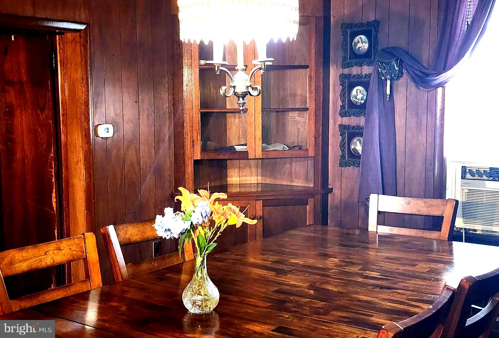 306 Middletown Road Media, PA 19063 - Photo 3 of 22 a vase of flowers sitting on a table