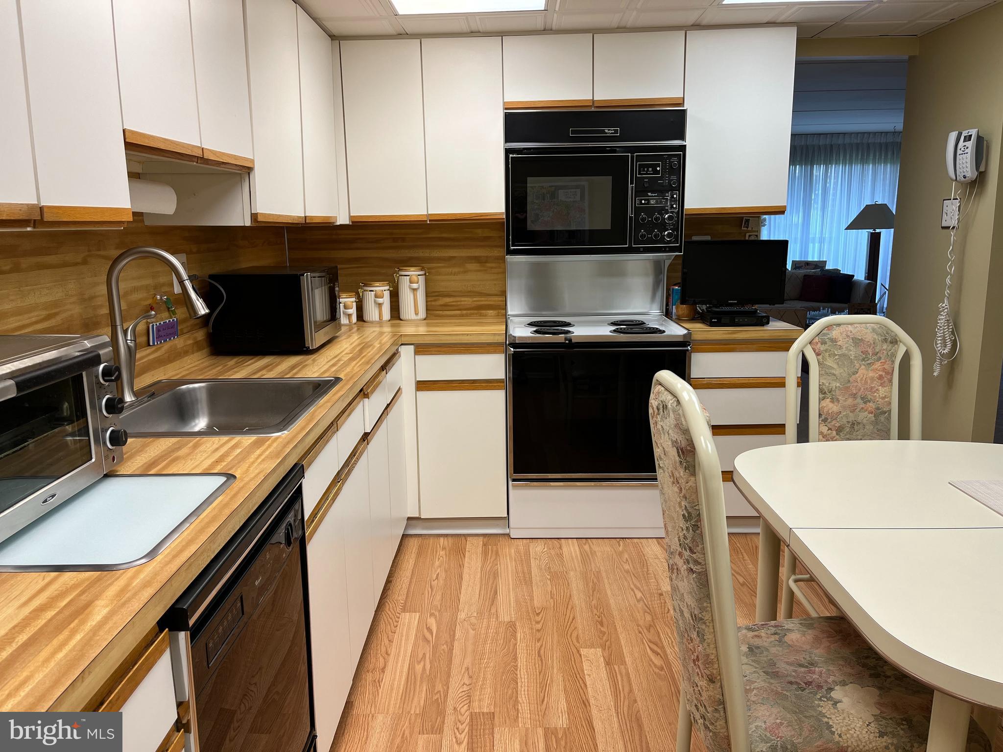 2131 Welsh Road, Unit 112 Philadelphia, PA 19115 - Photo 24 of 68 Bright Kitchen, Dishwasher & G/D
