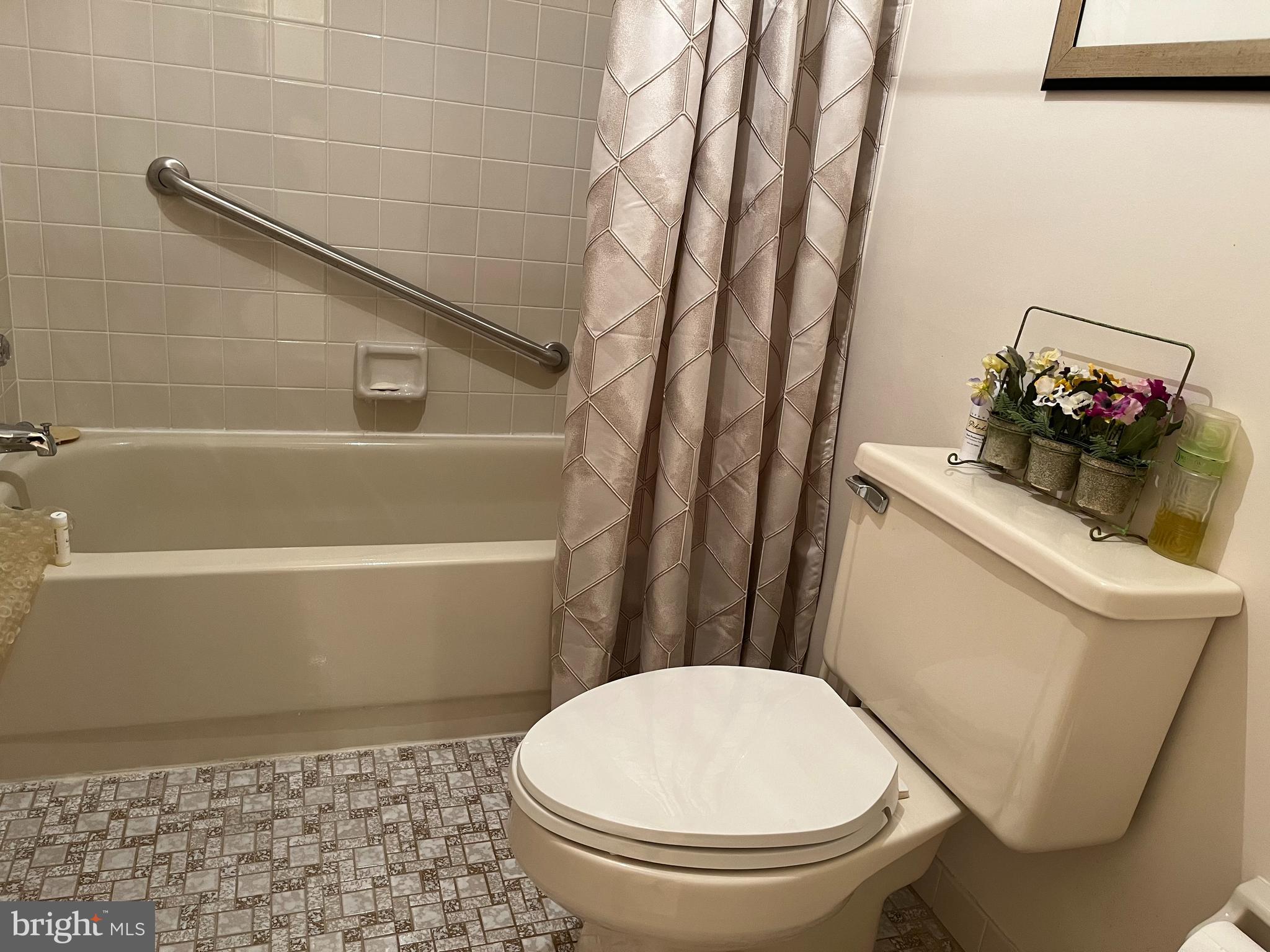 2131 Welsh Road, Unit 112 Philadelphia, PA 19115 - Photo 40 of 68 Ceramic Tile Bath