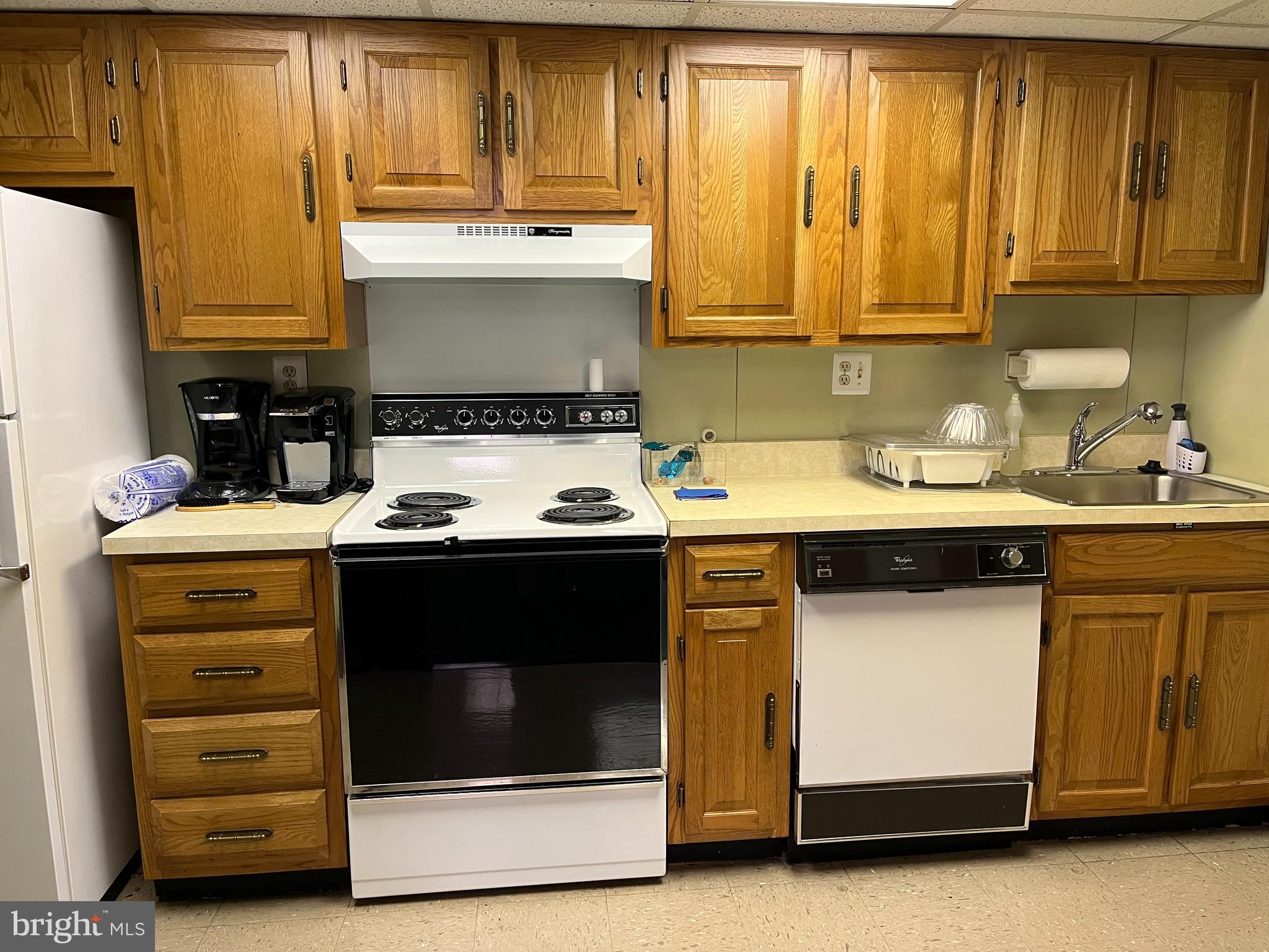 2131 Welsh Road, Unit 112 Philadelphia, PA 19115 - Photo 65 of 68 Community Rm Kitchen