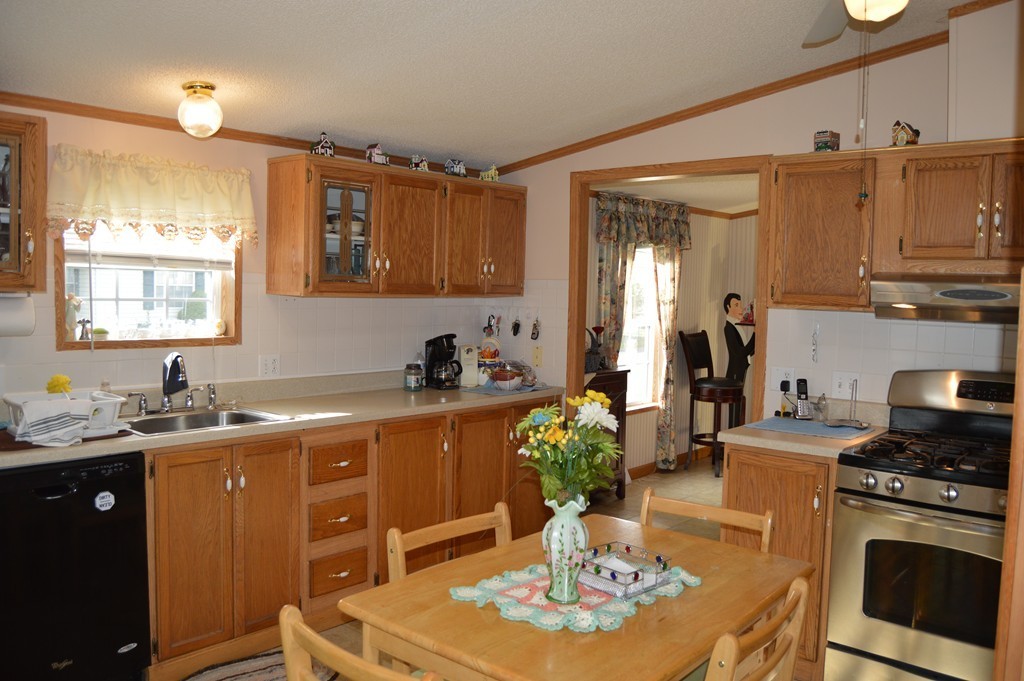 59 Somerset Road Chicopee, MA 01020 - Photo 13 of 25 Gallery Image 13