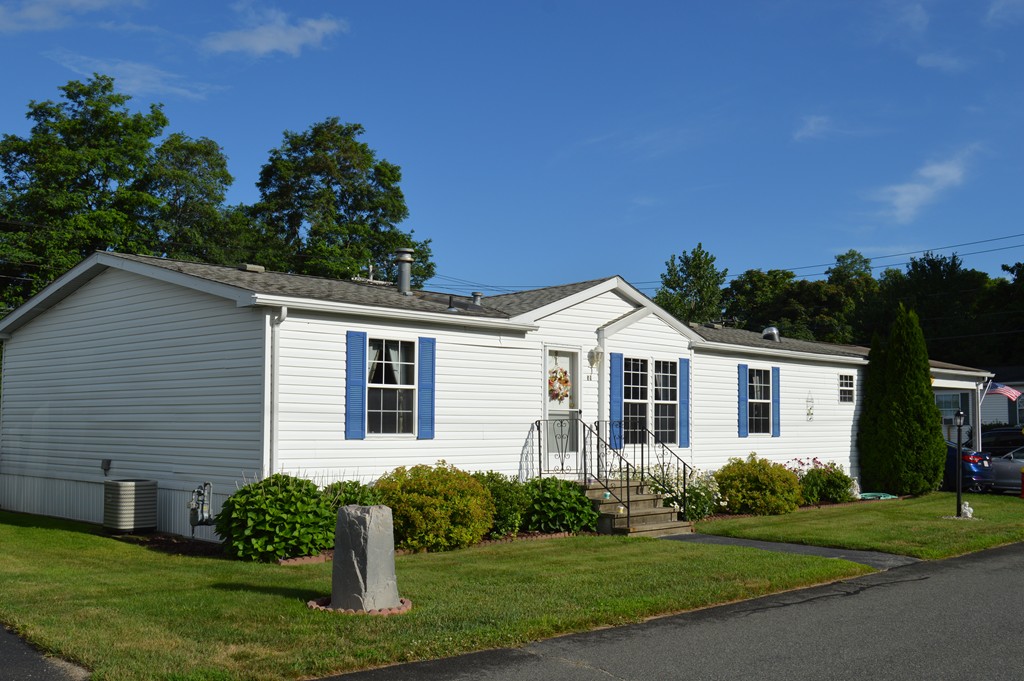 59 Somerset Road Chicopee, MA 01020 - Photo 2 of 25 Gallery Image 2