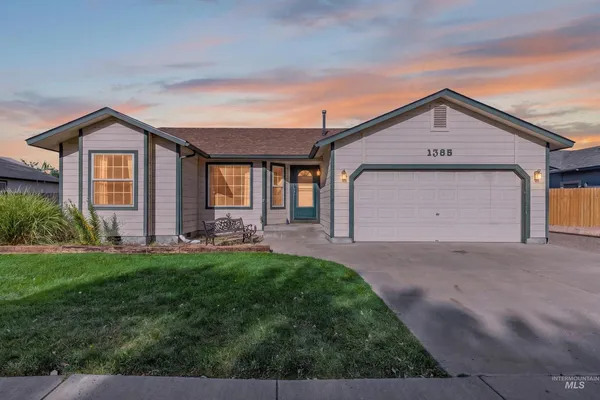 $339,999 | 1385 Rosewood Street, Mountain Home, ID 83647