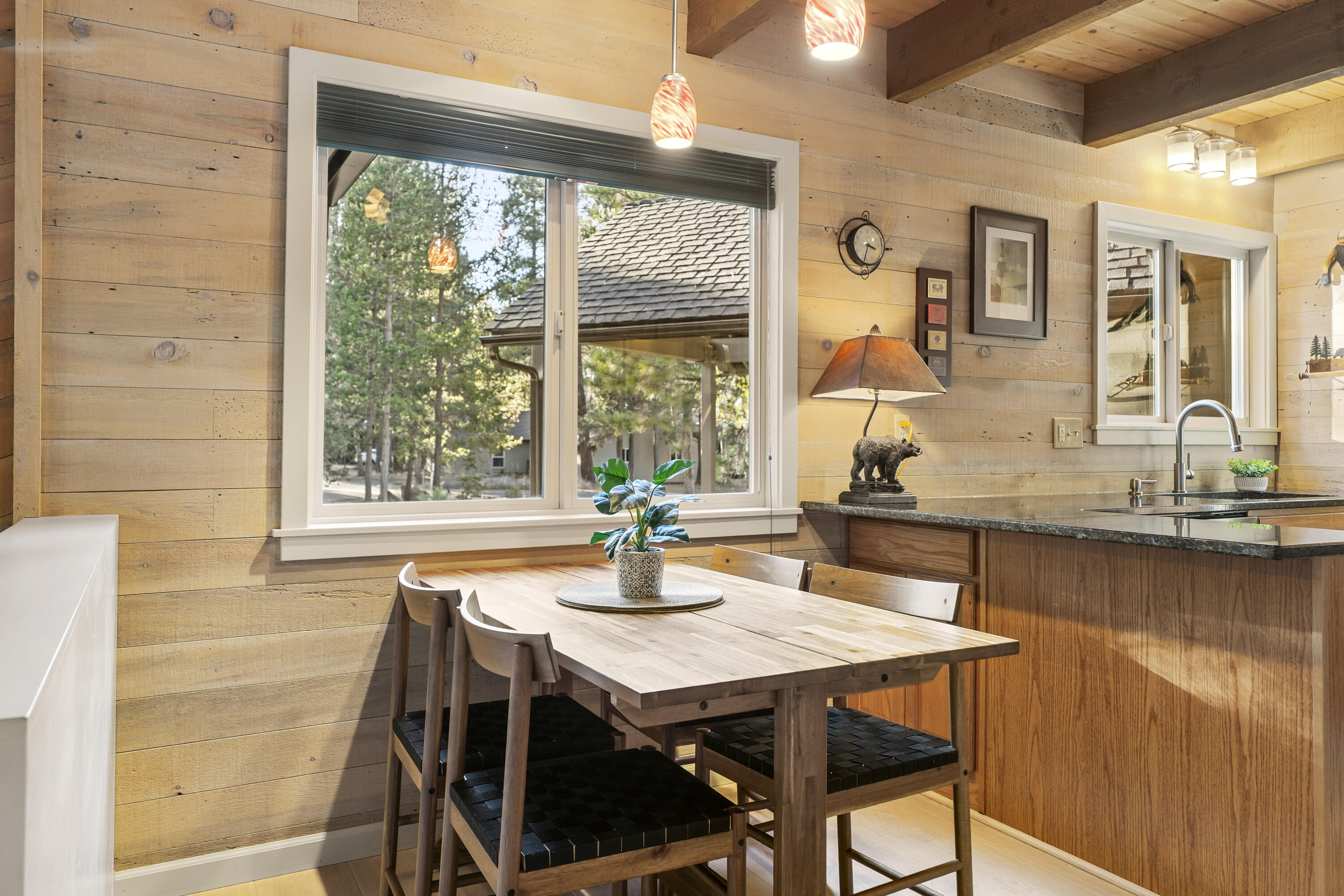 57532 Tamarack Lane, Unit 10 Sunriver, OR 97707 - Photo 5 of 21 Dining are
