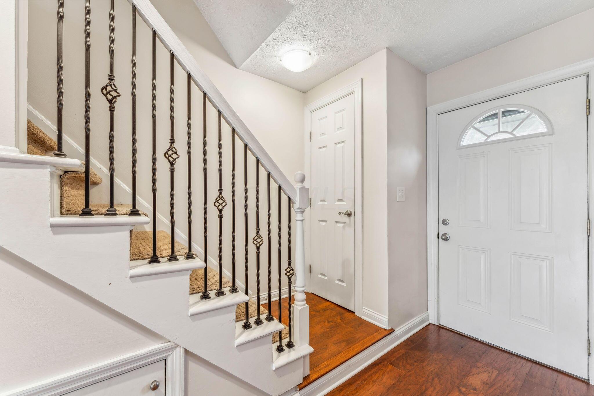 832 Palmer Road Columbus, OH 43212 - Photo 6 of 35 Entryway