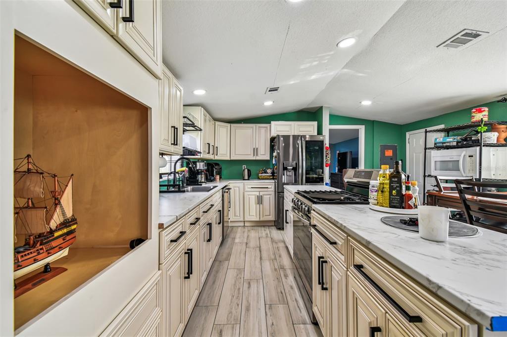 15500 Rockridge Road Polk City, FL 33868 - Photo 10 of 45 Gallery Image 10