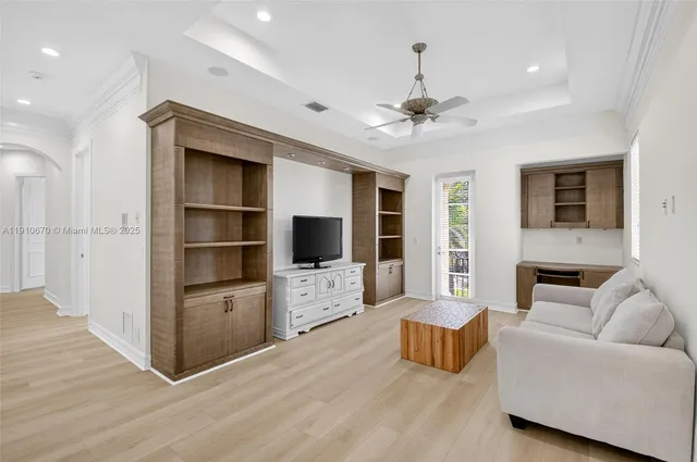 a bath tub sitting in a bathroom next to a tub