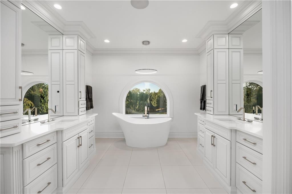 125 Justabout Road Venetia, PA 15367 - Photo 21 of 50 Spa-like bath is stunning.