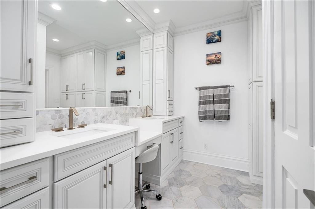 125 Justabout Road Venetia, PA 15367 - Photo 24 of 50 Private bath for Bedroom #2