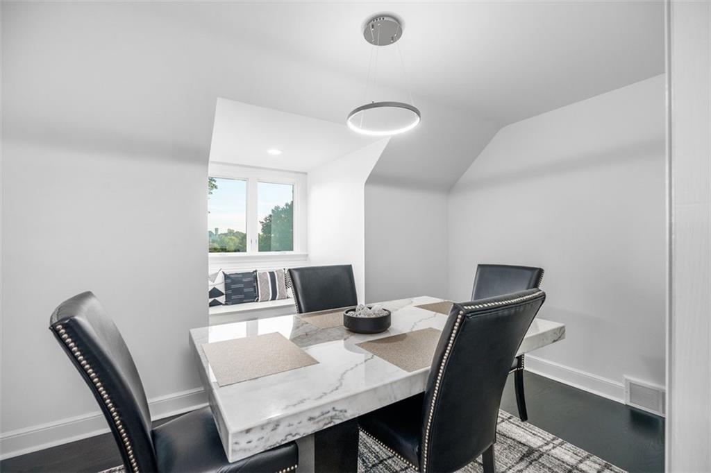 125 Justabout Road Venetia, PA 15367 - Photo 31 of 50 Guest Suite Dining Room