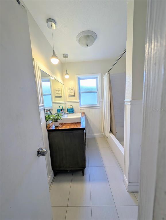 1460 Ruth Road Dunedin, FL 34698 - Photo 5 of 27 a view of a kitchen from the hallway