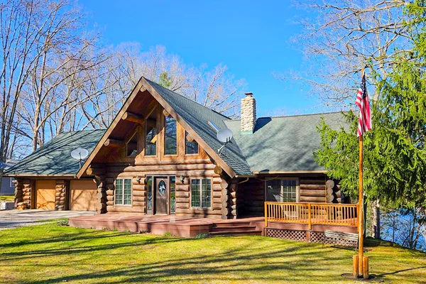 $600,000 | 11550 North Hilltop Drive, Irons, MI 49644