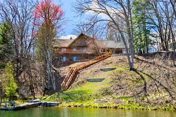 $600,000 | 11550 North Hilltop Drive, Irons, MI 49644