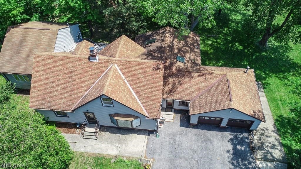 7655 Hoertz Road Cleveland, OH 44134 - Photo 2 of 23