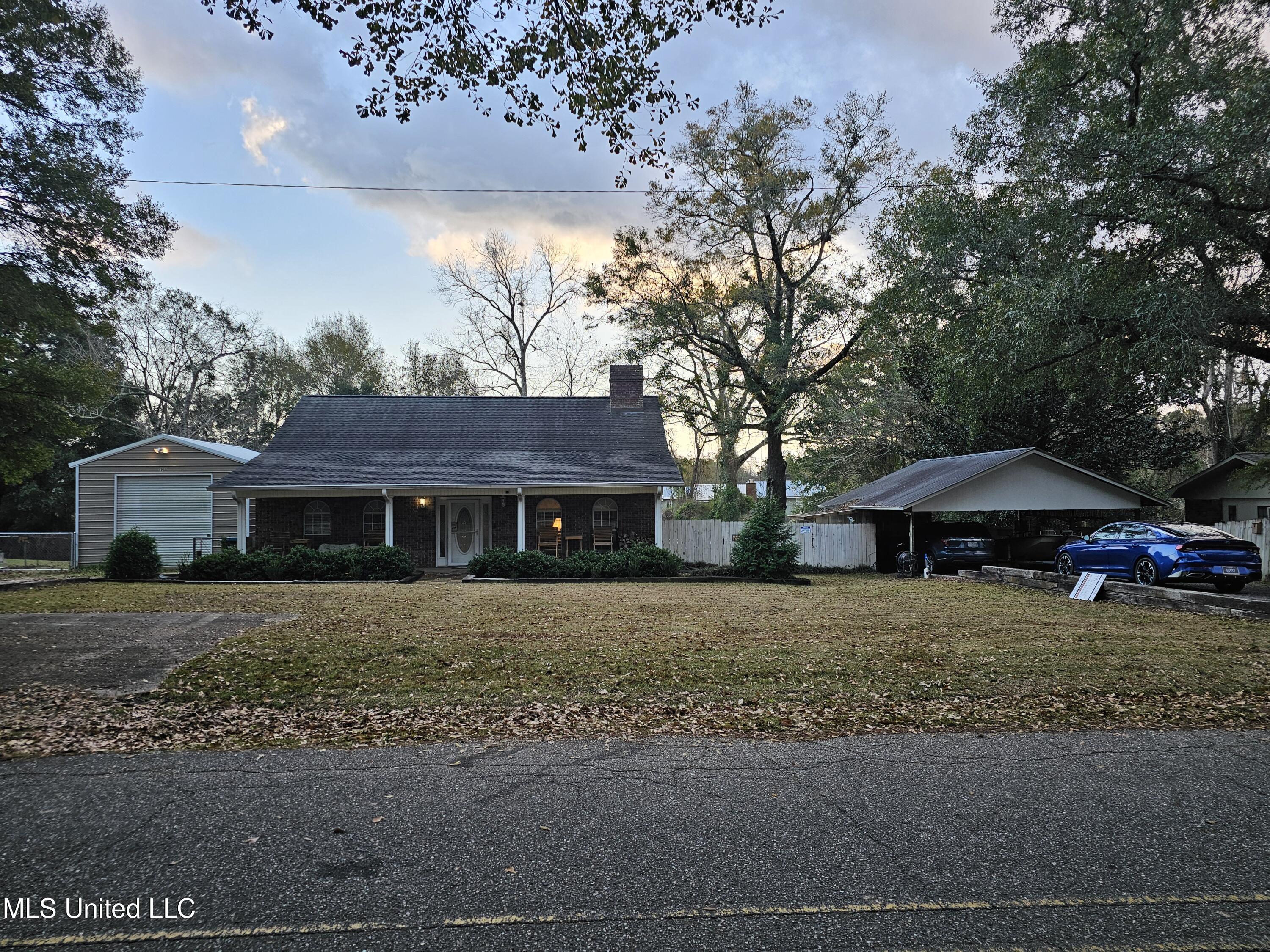 1738 Walton Avenue Wiggins, MS 39577 - Photo 2 of 7 Front of House