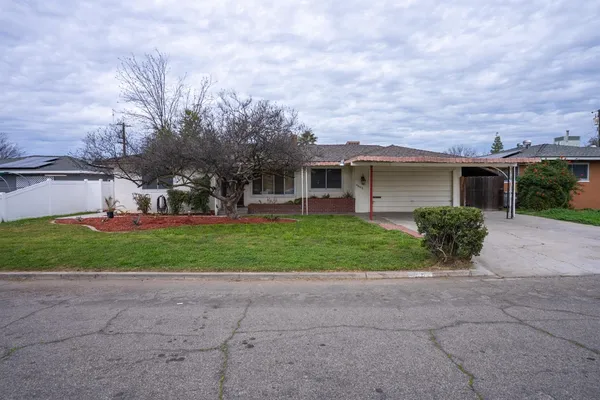 $359,999 | 4883 East Michigan Avenue, Fresno, CA 93703