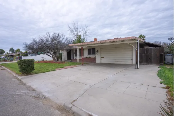 $359,999 | 4883 East Michigan Avenue, Fresno, CA 93703