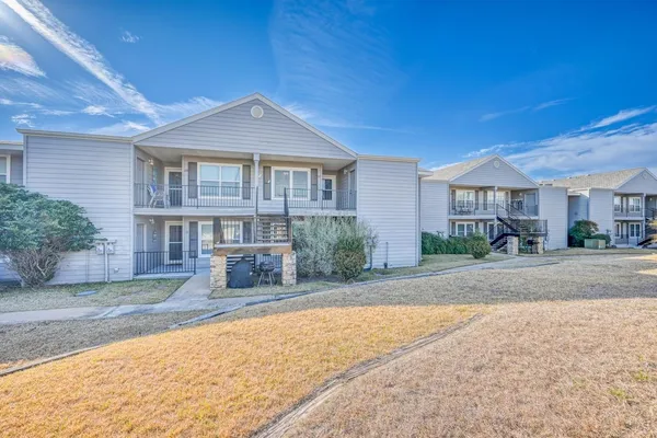 $399,999 | 806 Highcrest Drive, Unit 19, Granite Shoals, TX 78654