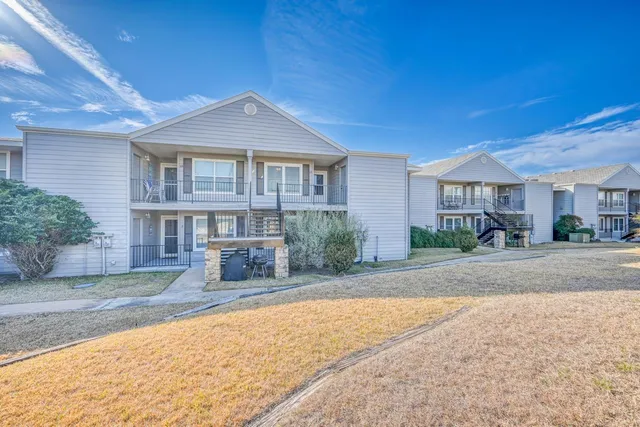 $449,900 | 806 Highcrest Drive, Unit 19, Granite Shoals, TX 78654