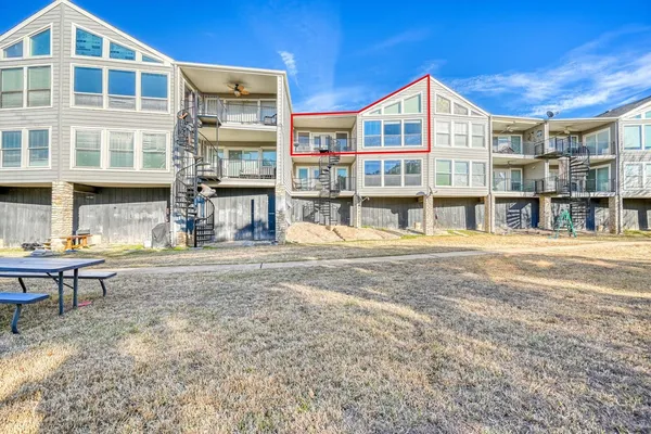 $399,999 | 806 Highcrest Drive, Unit 19, Granite Shoals, TX 78654