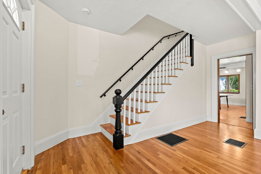 28 Hawthorne Street Lynn, MA 01902 - Photo 12 of 34