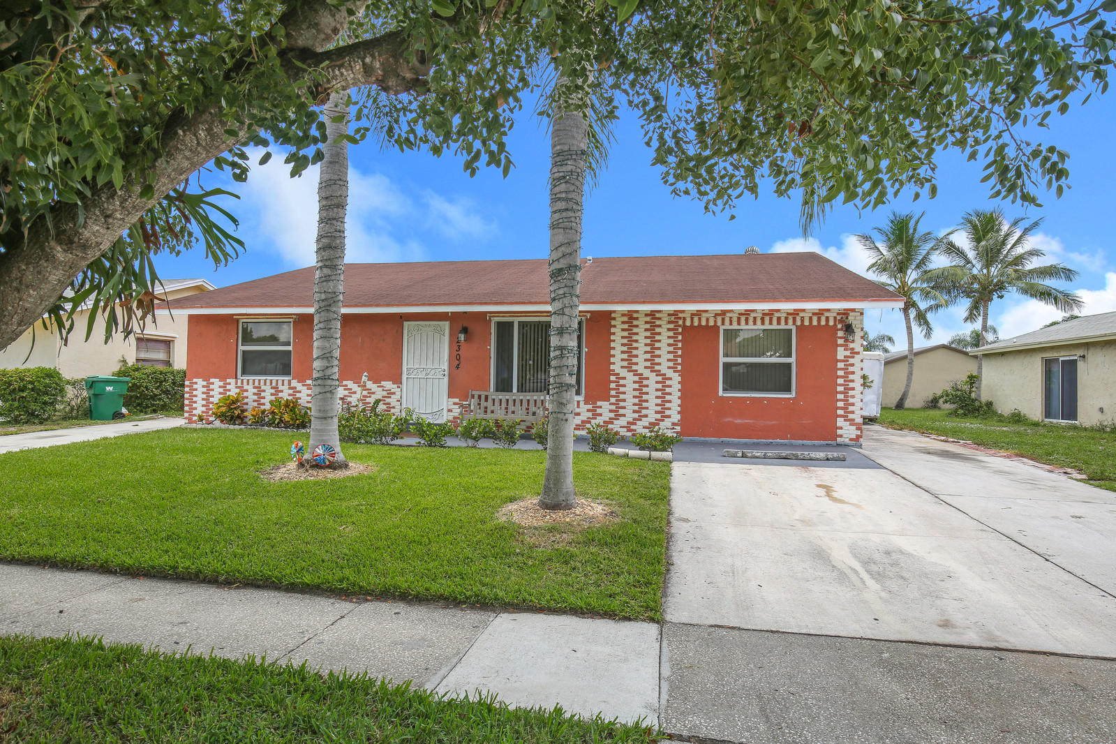 2304 Z Terrace Riviera Beach, FL 33404 - Photo 2 of 16 02_Image_2_of_16_mls