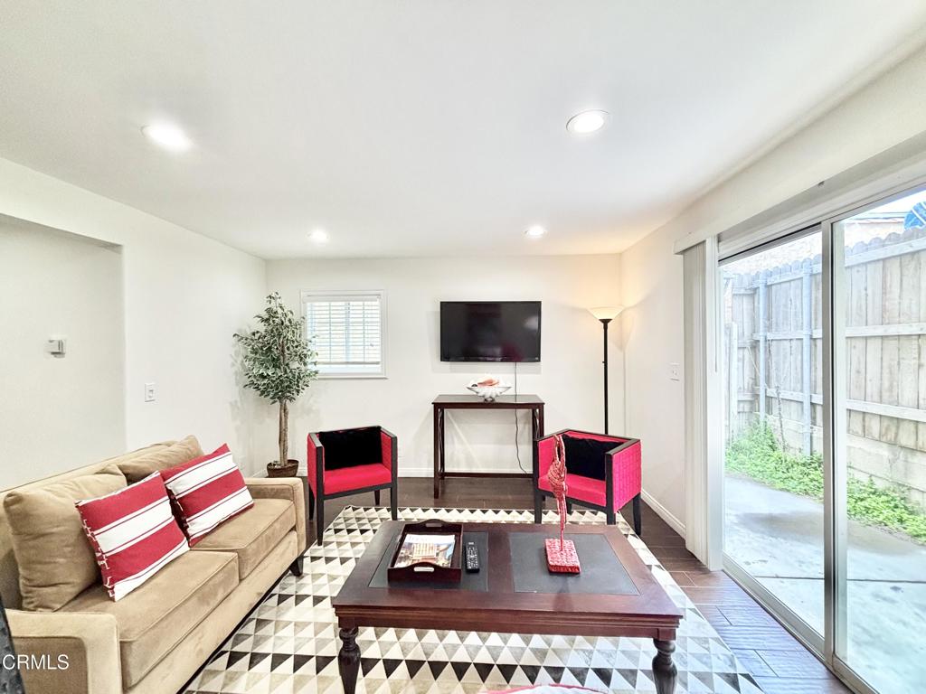 113 Los Robles Street Oxnard, CA 93035 - Photo 6 of 37