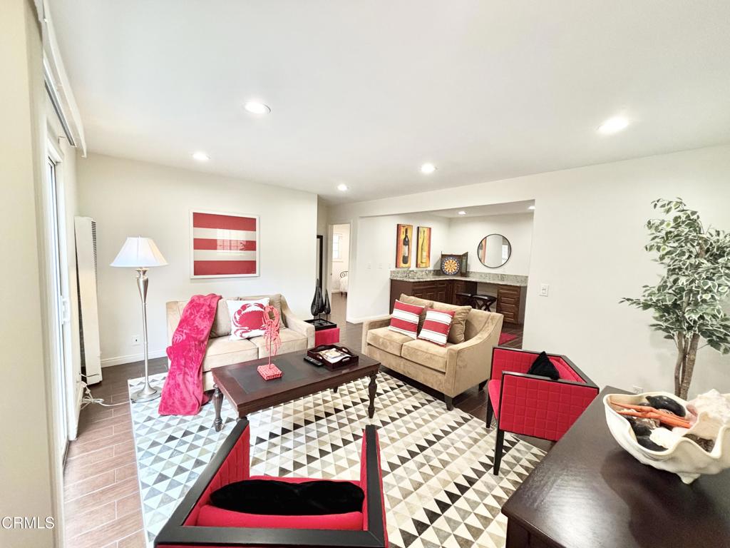 113 Los Robles Street Oxnard, CA 93035 - Photo 7 of 37