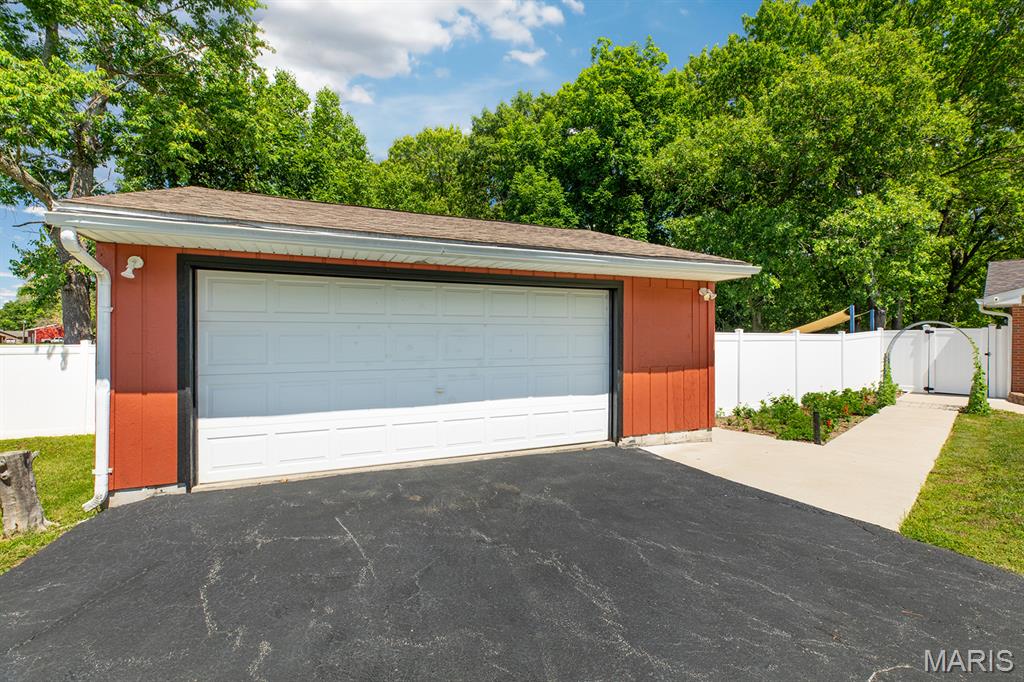 2364 Seminary Road Brighton, IL 62012 - Photo 13 of 57