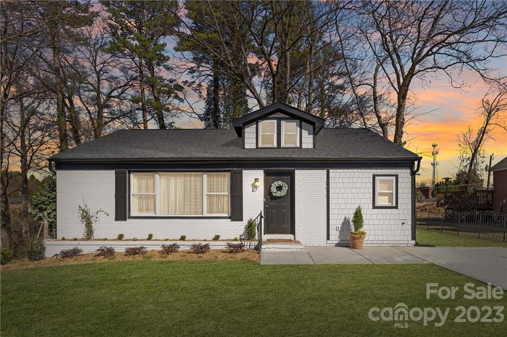556 Bowman Road Charlotte, NC 28217 - Photo 1 of 25 Gallery Image 1