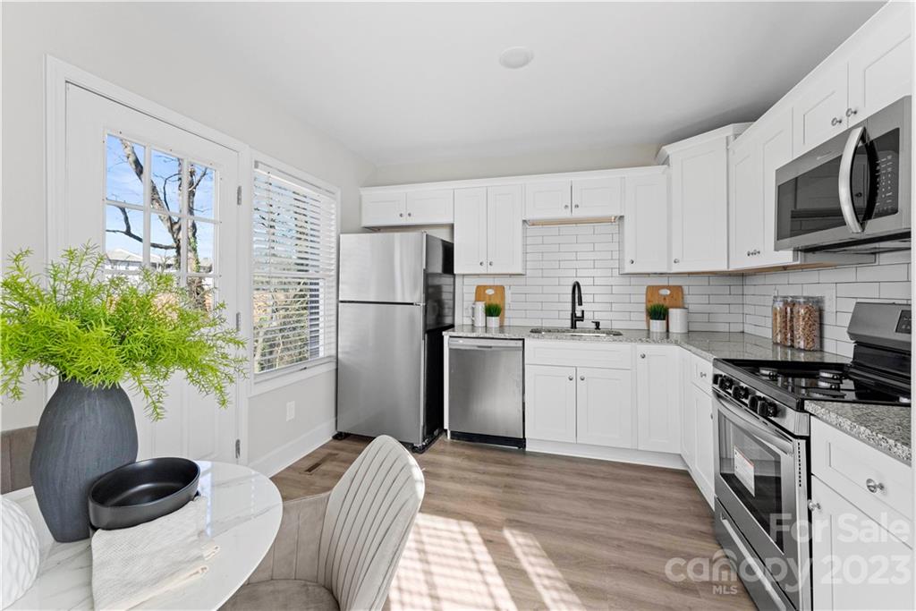 556 Bowman Road Charlotte, NC 28217 - Photo 8 of 25 Gallery Image 8