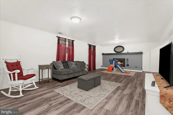 $425,000 | 2450 Shawnee Lane, Waldorf, MD 20601